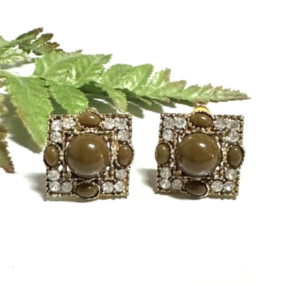 Vintage elegant Jewelry Clip On Earrings - Picture 1 of 5